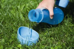 Beeztees Draagbare Drinkset Aventura Blauw 850 Ml -Trixi Huisdier Winkel 0650131 sfeer1